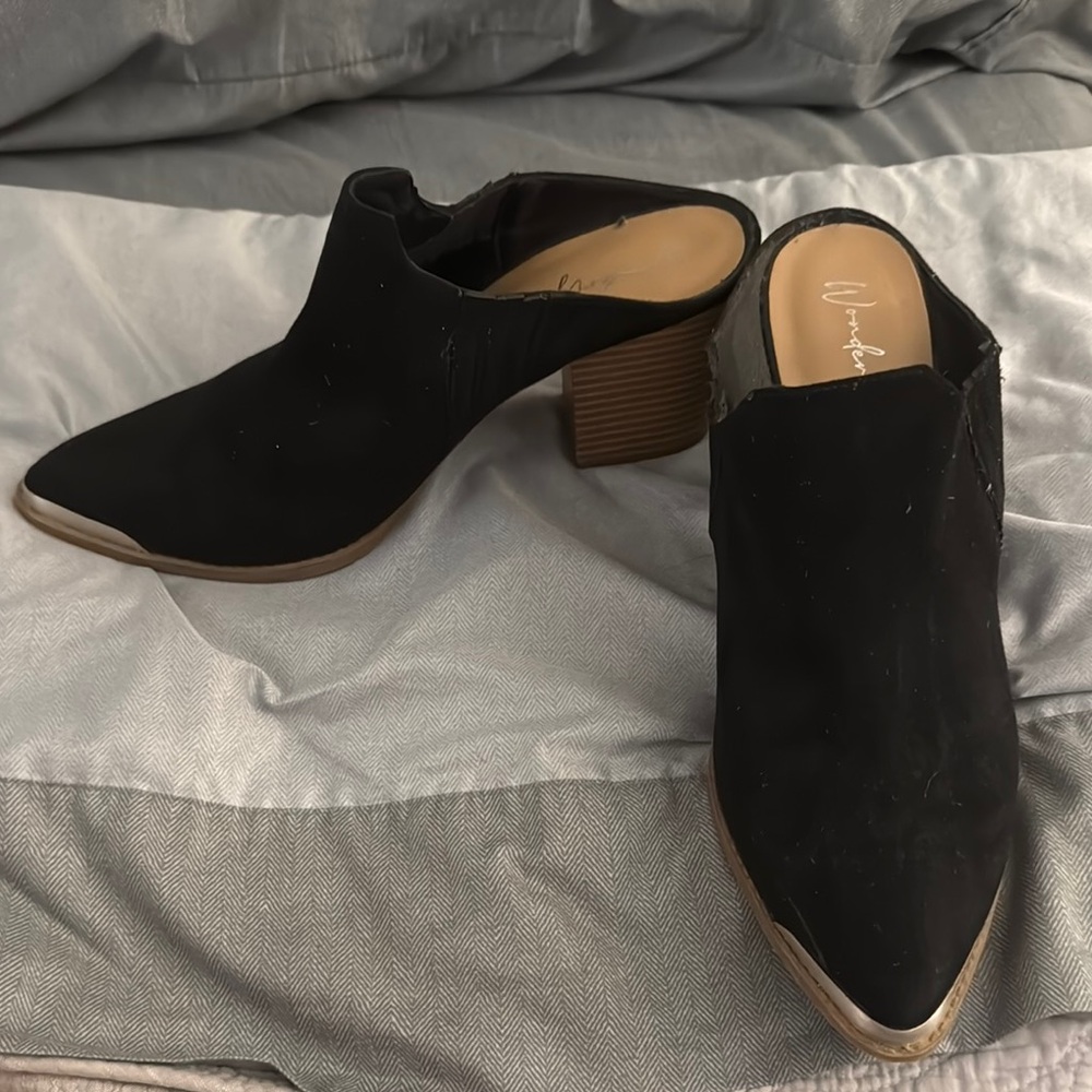 Wonderly Black Mules with Tan Block Heel
